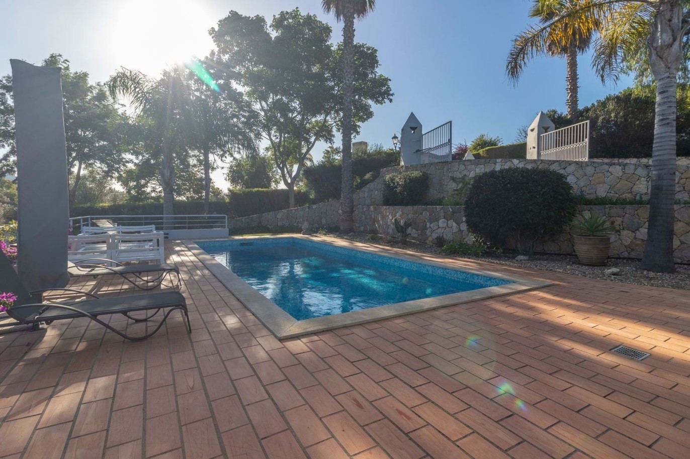3 Schlafzimmer Villa mit Schwimmbad, zu verkaufen in Carvoeiro, Algarve_215292