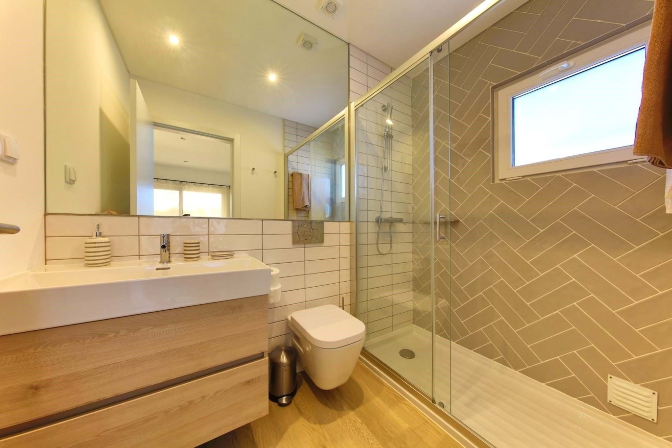1+2 Bedroom Villa with swimming pool à vendre à Lagoa, Algarve_215430
