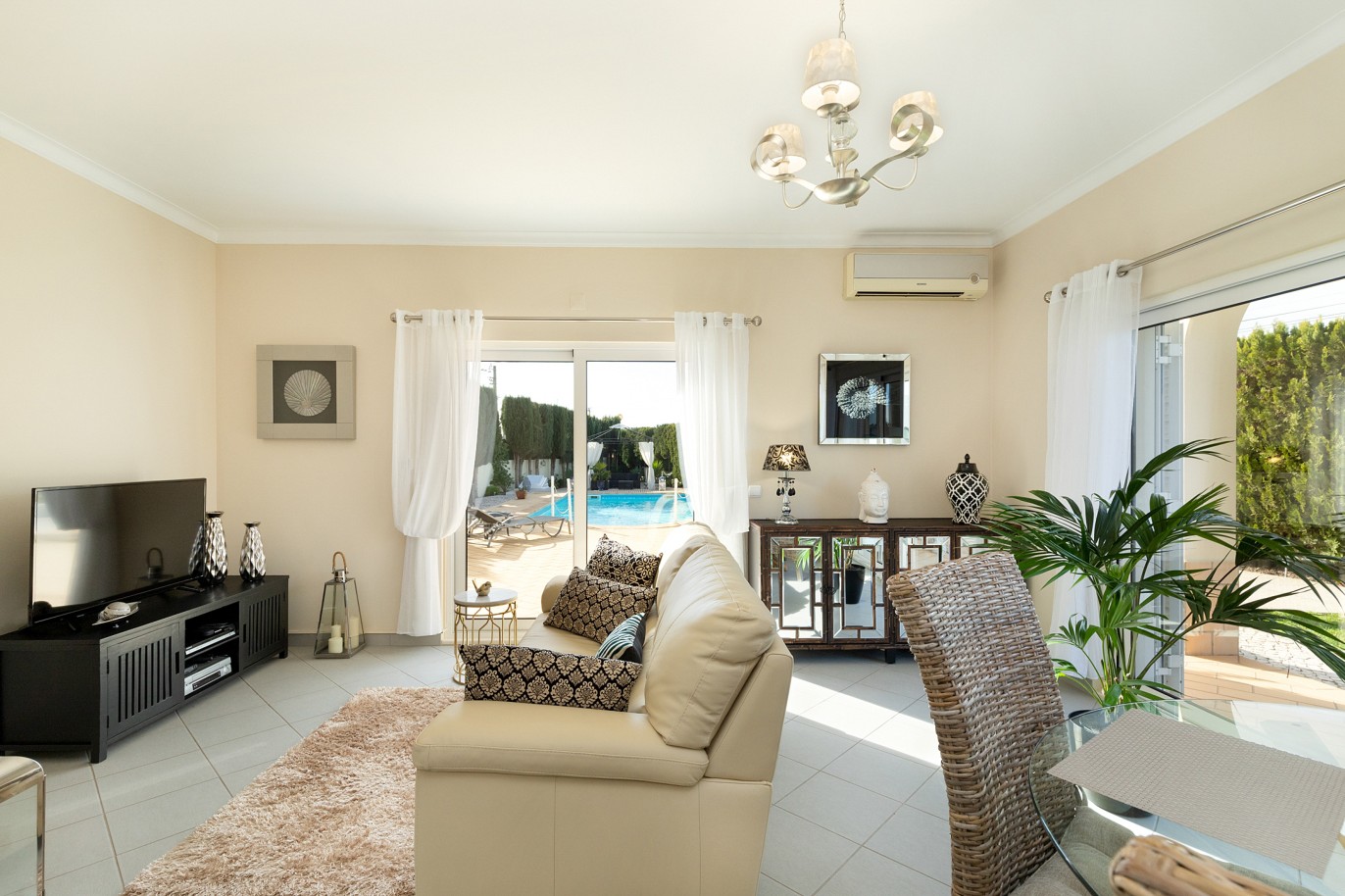 Fantastique villa de 3 chambres avec piscine, à vendre à Algoz, Algarve_215658