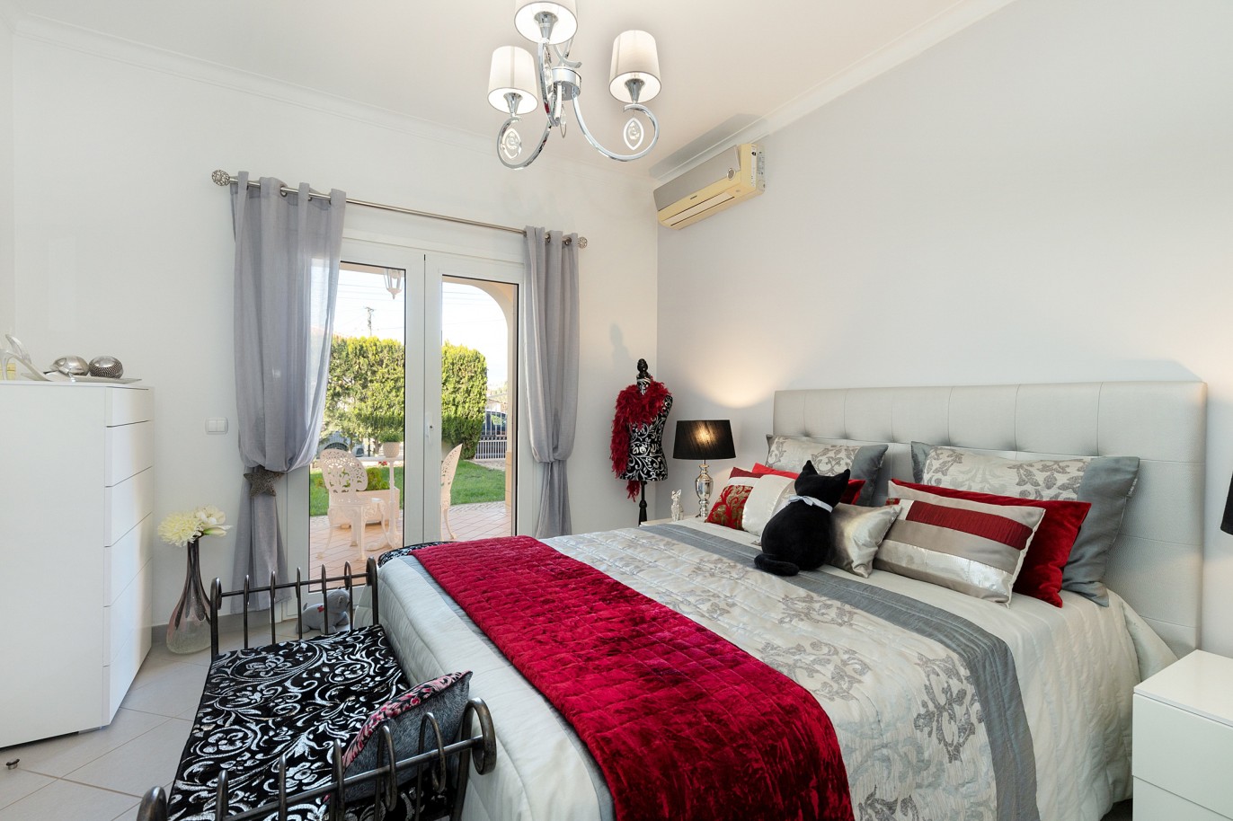 Fantastique villa de 3 chambres avec piscine, à vendre à Algoz, Algarve_215661