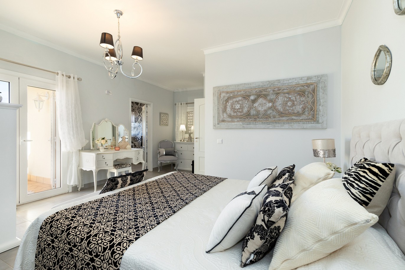 Fantástica villa de 3 dormitorios con piscina, en venta en Algoz, Algarve_215666