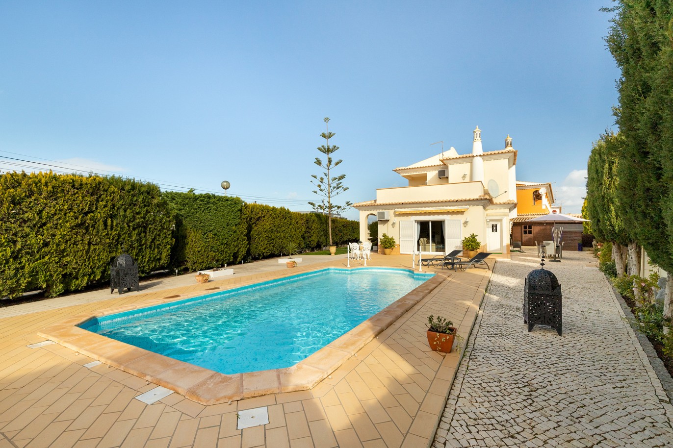 Fantastique villa de 3 chambres avec piscine, à vendre à Algoz, Algarve_215673
