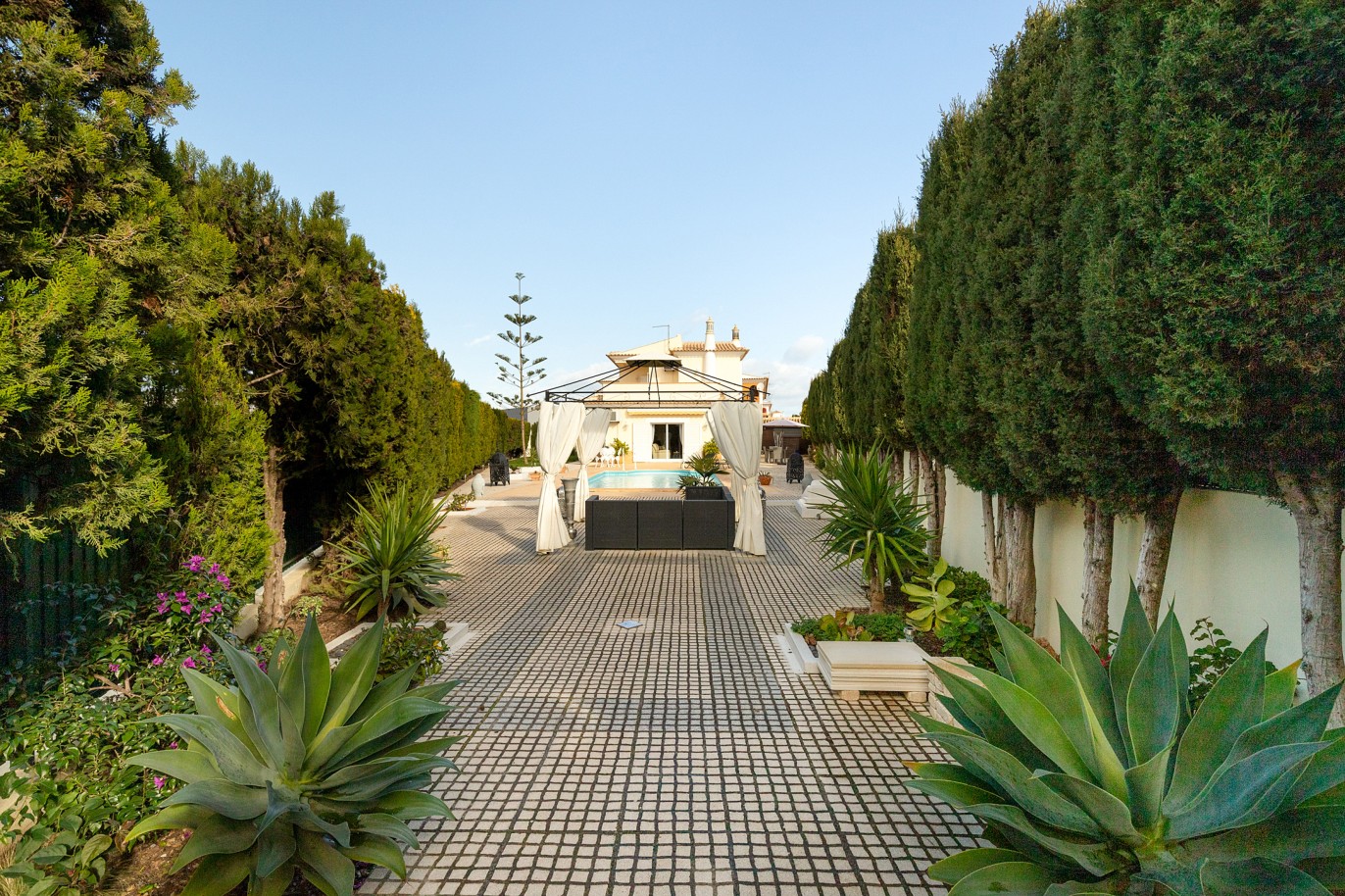 Fantastique villa de 3 chambres avec piscine, à vendre à Algoz, Algarve_215675