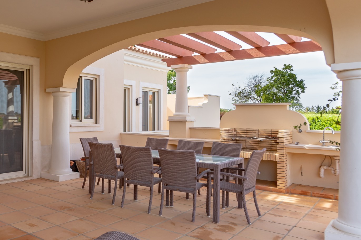 Villa de 4 dormitorios con piscina, en venta en Vila Real de Santo Antonio, Algarve_215710