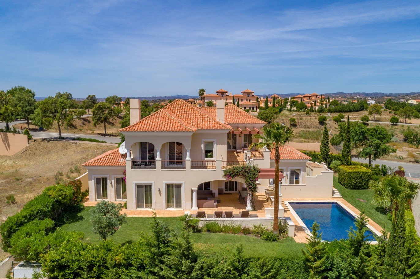 Villa de 4 dormitorios con piscina, en venta en Vila Real de Santo Antonio, Algarve_215713