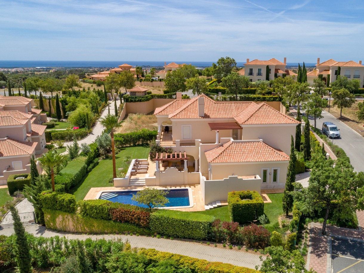 Villa de 4 chambres avec piscine, à vendre à Vila Real de Santo António, Algarve_215714