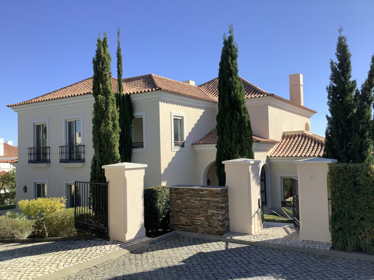 Villa de 4 dormitorios con piscina, en venta en Vila Real de Santo Antonio, Algarve_215717