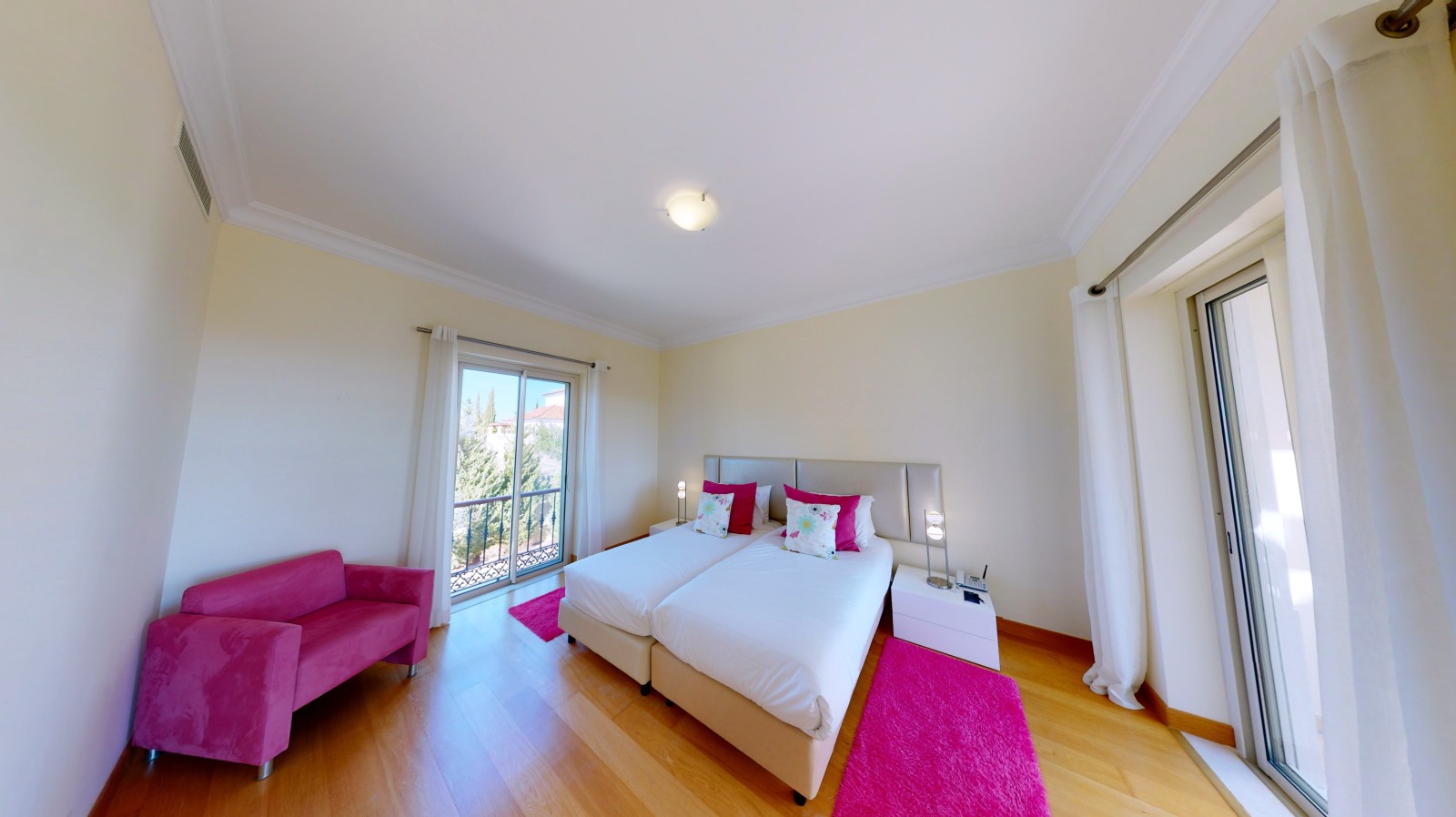 Villa de 4 dormitorios con piscina, en venta en Vila Real de Santo Antonio, Algarve_215720