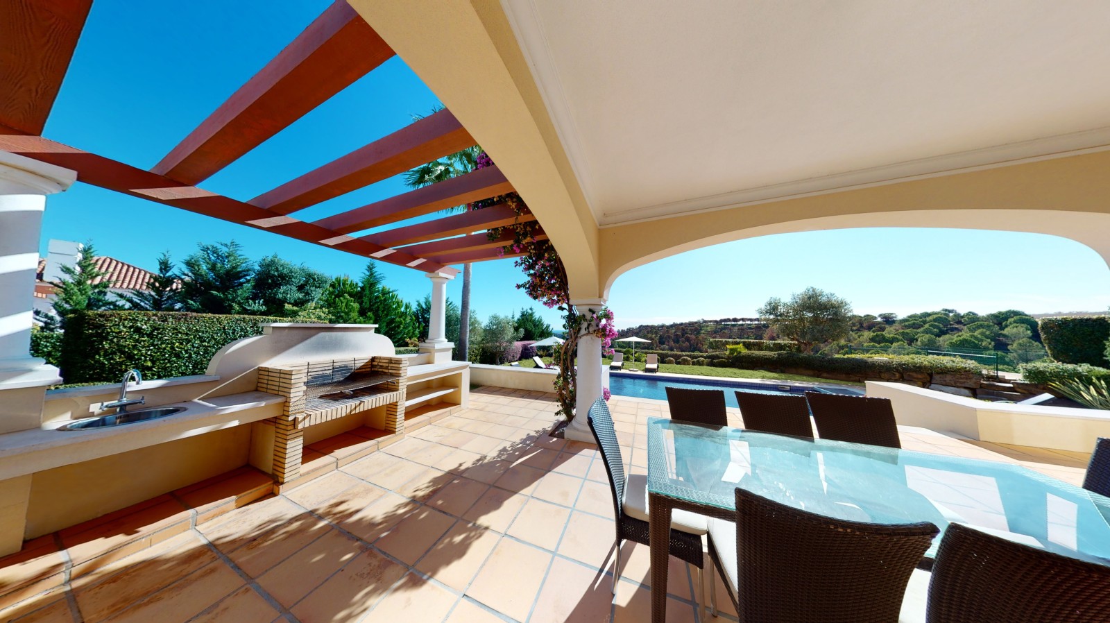 Moradia V4 com piscina, para venda em Vila Real de Santo Antonio, Algarve_215722