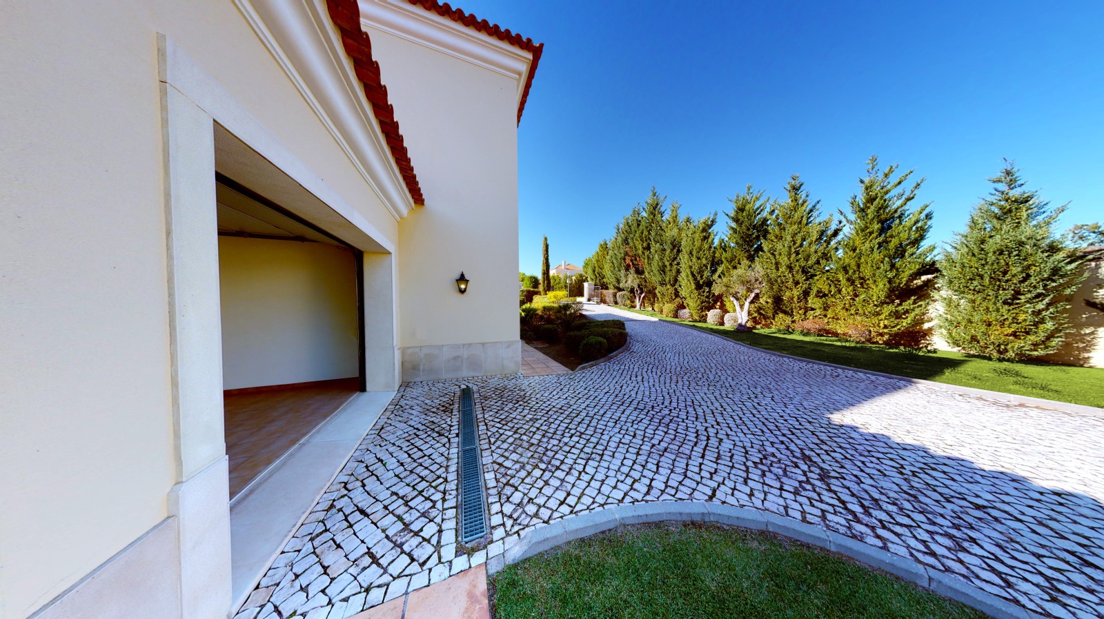 Villa de 4 chambres avec piscine, à vendre à Vila Real de Santo António, Algarve_215723