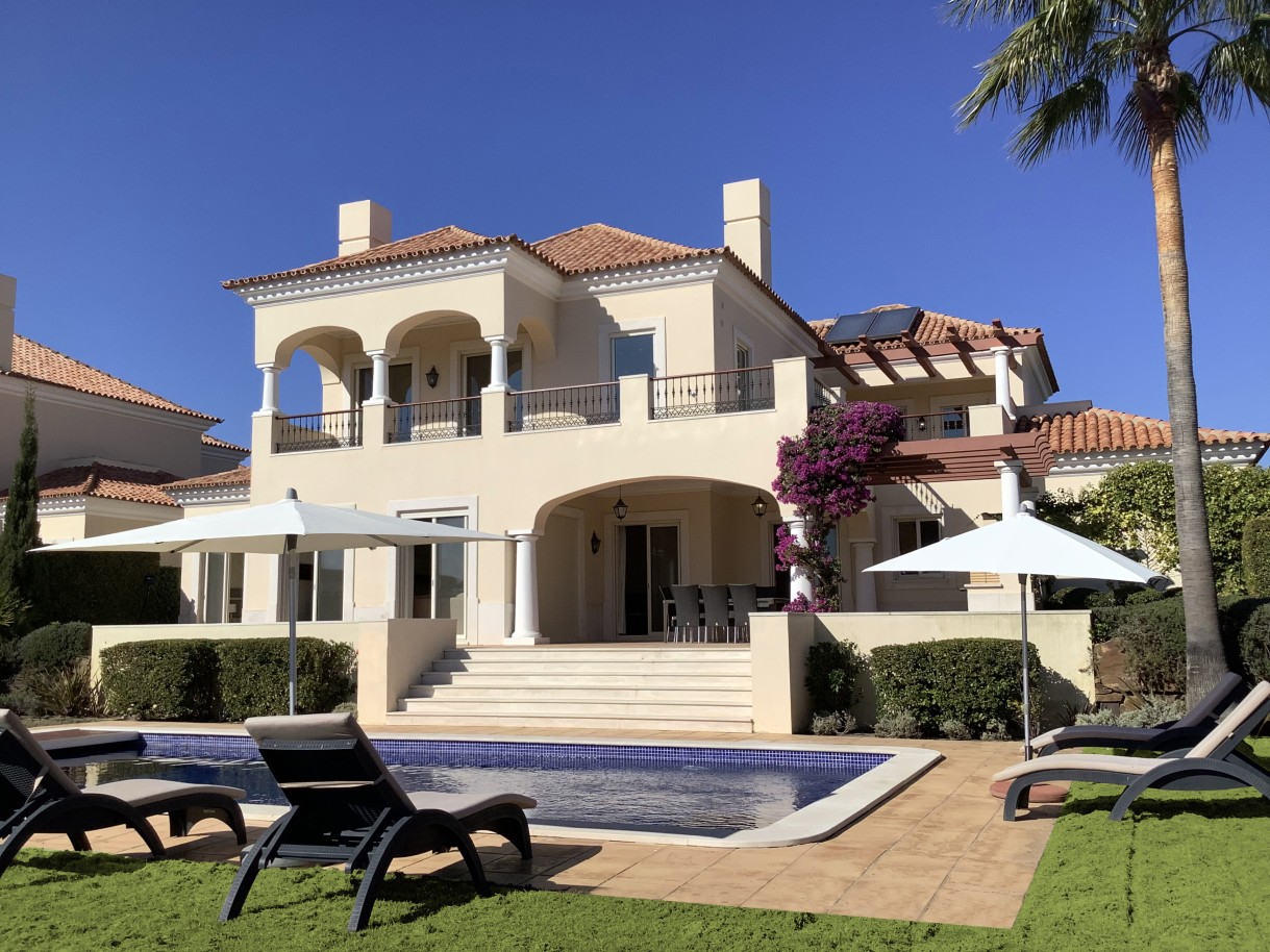 Villa de 4 dormitorios con piscina, en venta en Vila Real de Santo Antonio, Algarve_215725