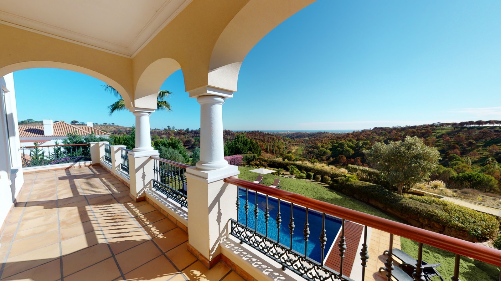 Moradia V4 com piscina, para venda em Vila Real de Santo Antonio, Algarve_215729