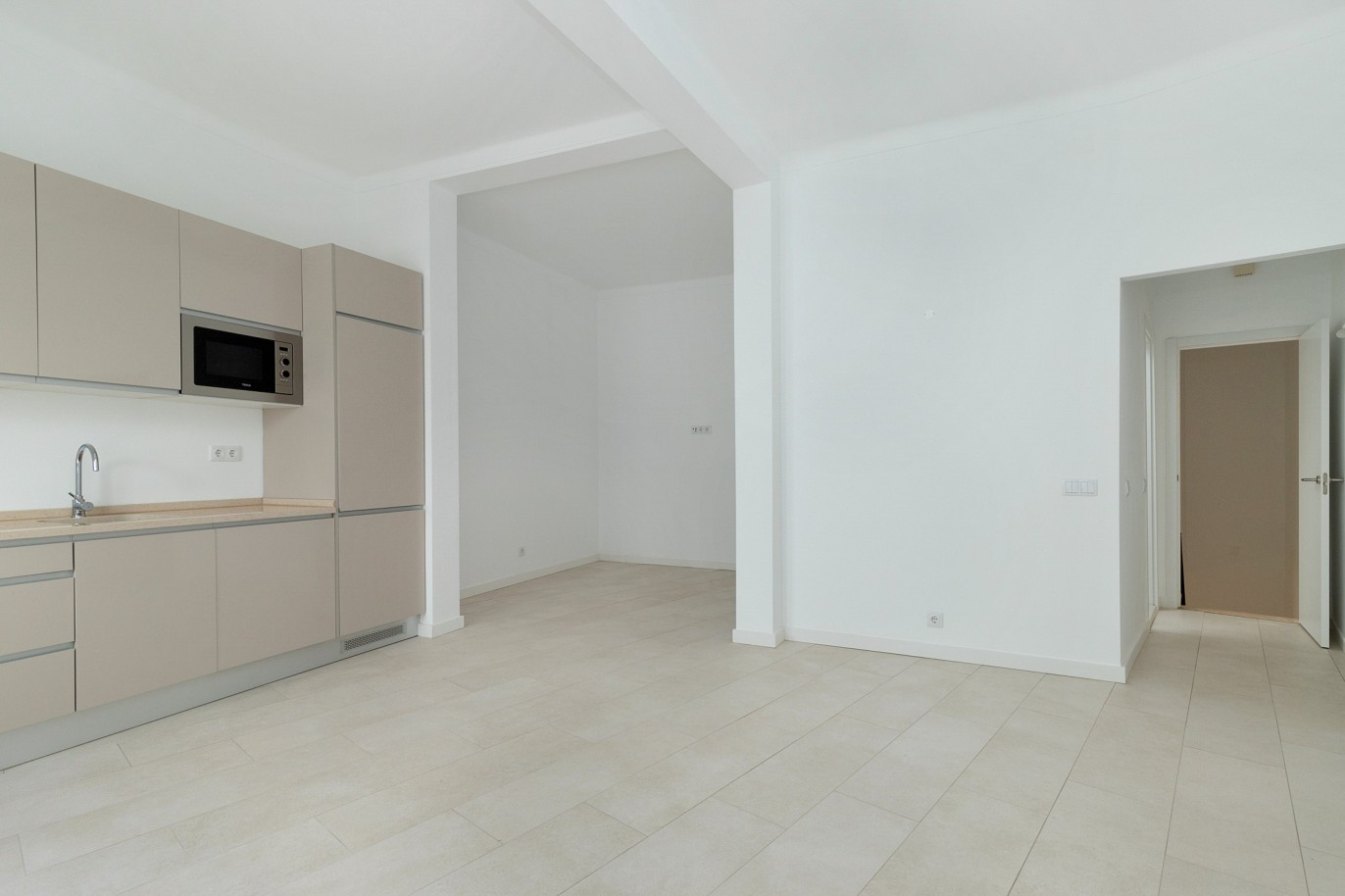 Moradia composta por dois apartamentos e um espaço comercial, em Portimão, Algarve_215735