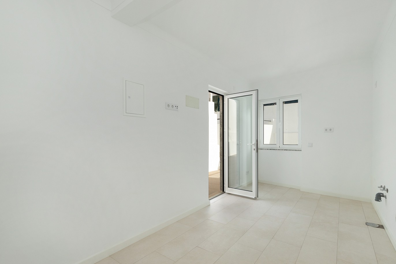 Villa bestehend aus zwei Wohnungen und einer Gewerbefläche, in Portimão, Algarve_215750