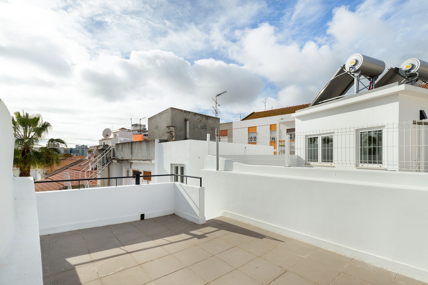 Moradia composta por dois apartamentos e um espaço comercial, em Portimão, Algarve_215756