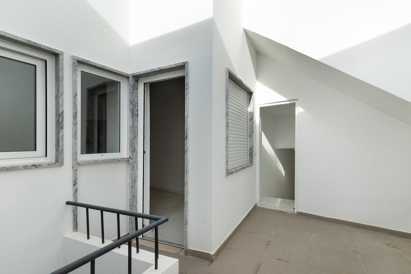 Moradia composta por dois apartamentos e um espaço comercial, em Portimão, Algarve_215757
