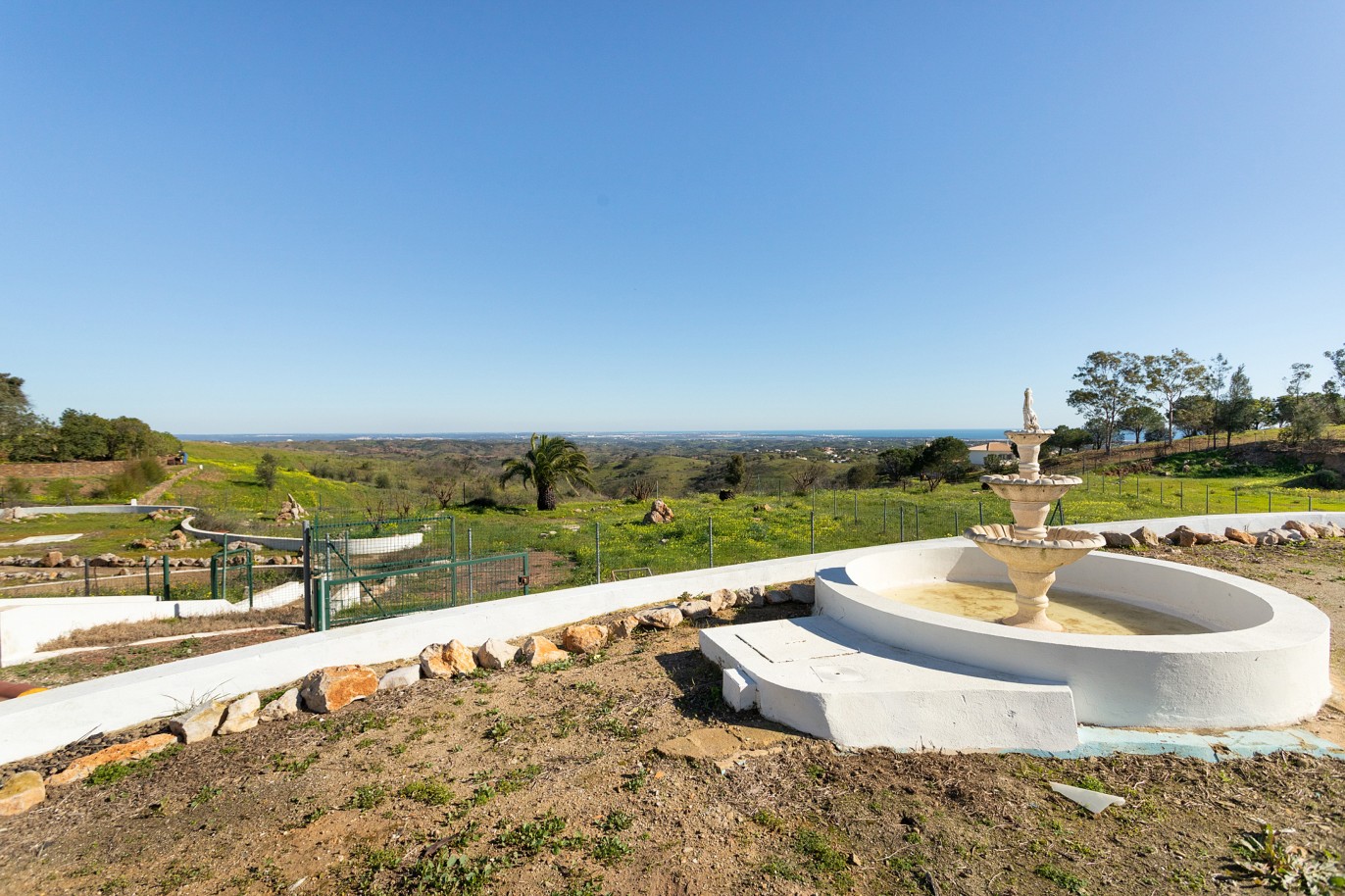 Freistehende Villa mit Gewerbefläche, zu verkaufen in Tavira, Algarve_215990