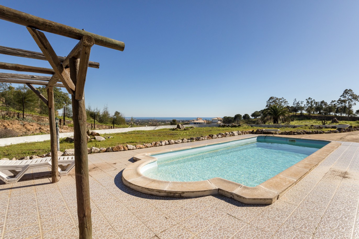 Freistehende Villa mit Gewerbefläche, zu verkaufen in Tavira, Algarve_215995