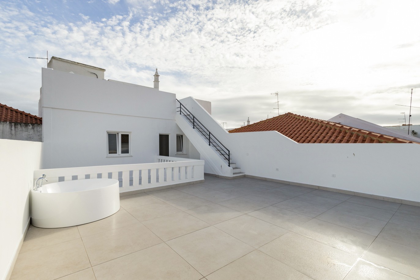 10 Schlafzimmer Villa zu verkaufen, in Portimão, Algarve_216058