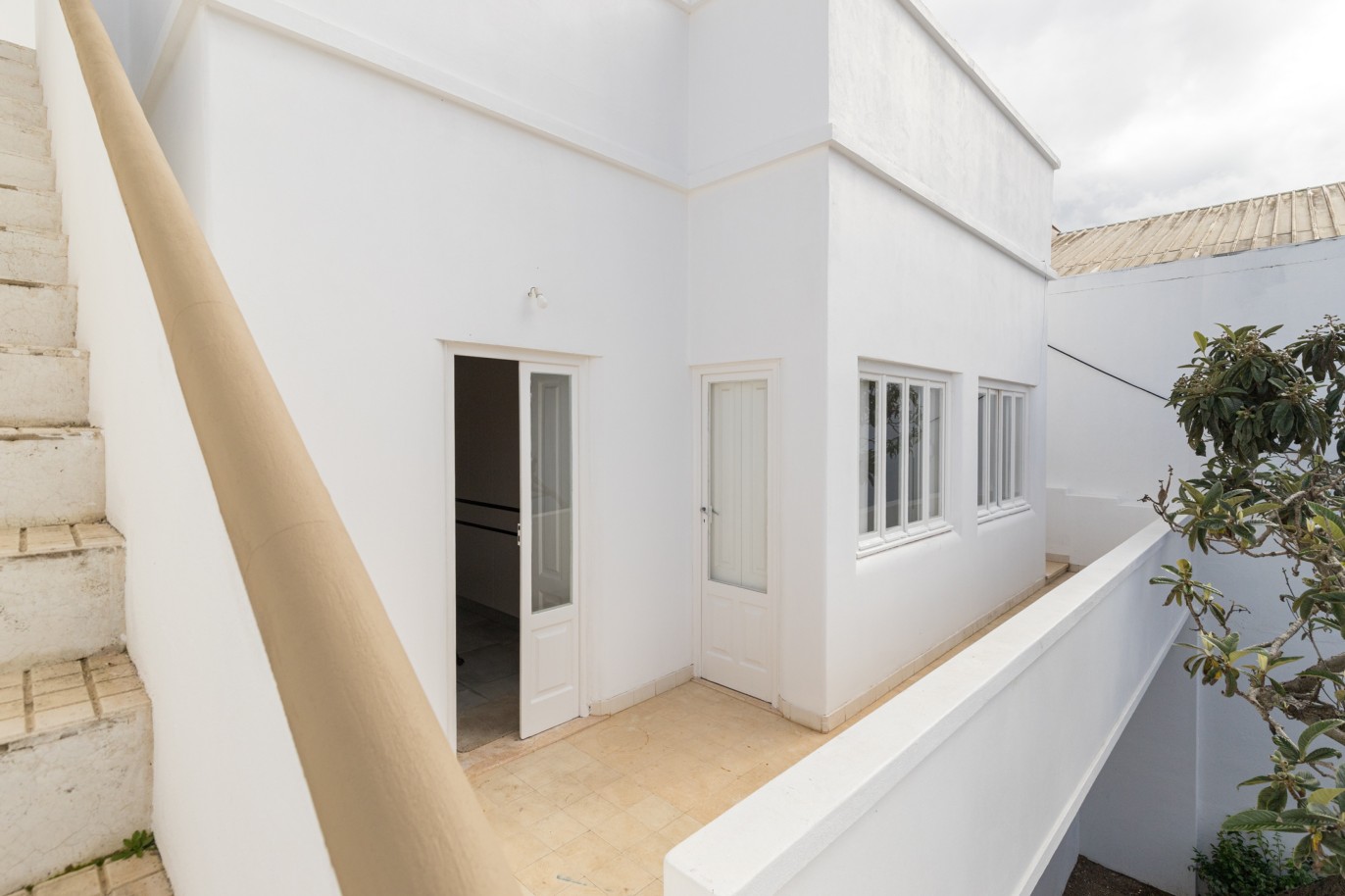 Villa de 4 dormitorios con jardín, en venta, en Portimão, Algarve_216080