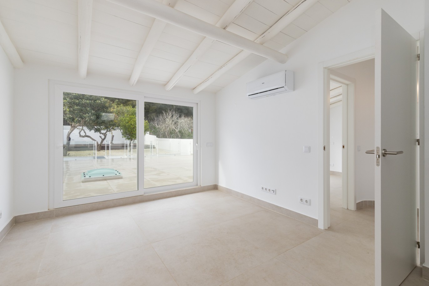 3 bedroom villa with pool for sale, in Portimão, Algarve_216335