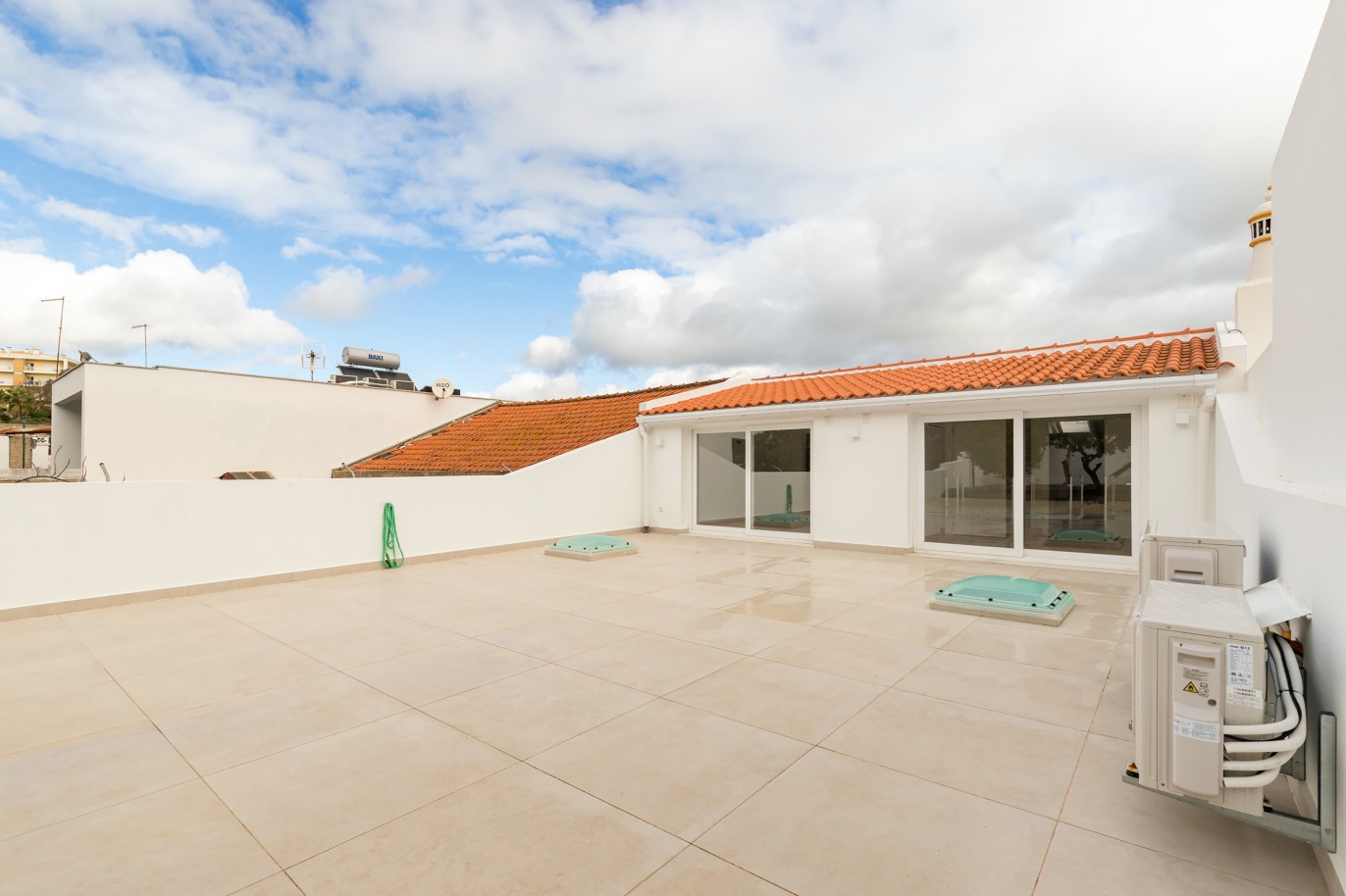 Moradia V3 com piscina para venda, em Portimão, Algarve_216340