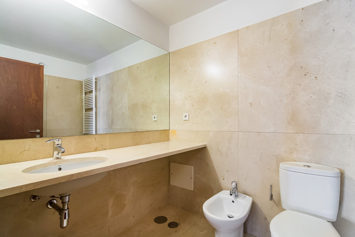 Rehabilitated 4 bedroom apartment, for sale, in Ramalde, Porto, Portugal_216486