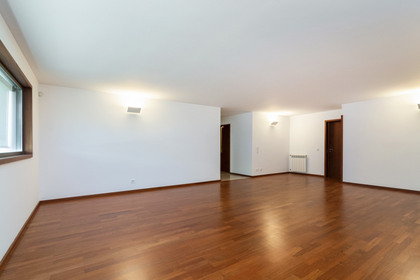 Rehabilitated 4 bedroom apartment, for sale, in Ramalde, Porto, Portugal_216488