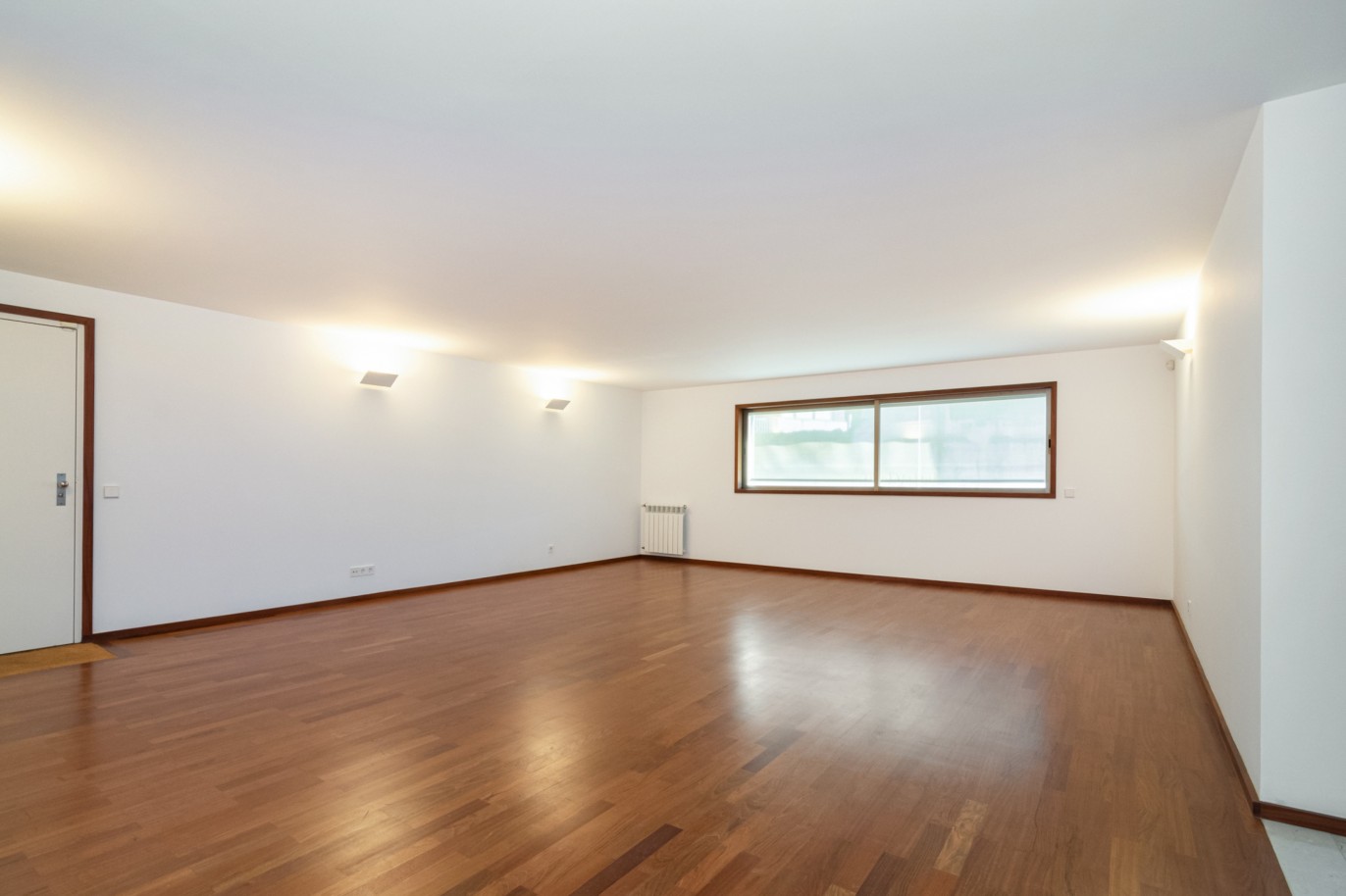 Rehabilitated 4 bedroom apartment, for sale, in Ramalde, Porto, Portugal_216491