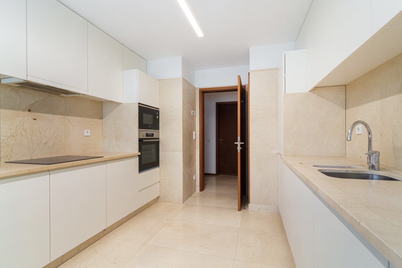 Rehabilitated 4 bedroom apartment, for sale, in Ramalde, Porto, Portugal_216494
