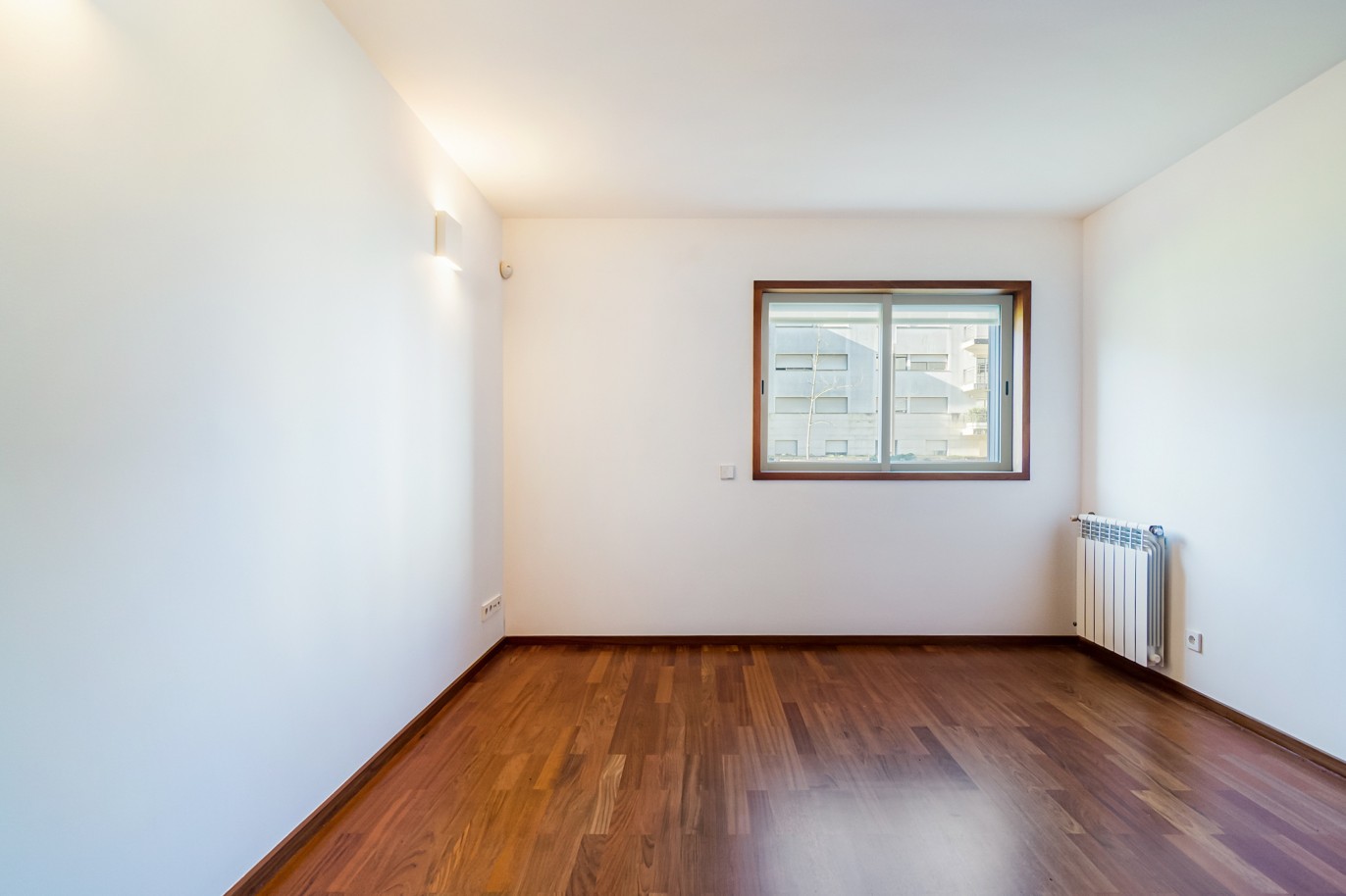 Apartamento T4 reabilitado, para venda, em Ramalde, Porto_216498