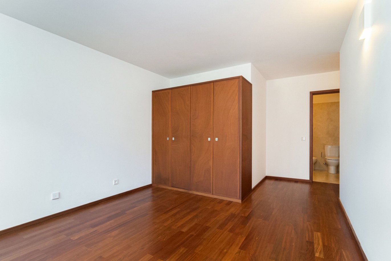 Rehabilitated 4 bedroom apartment, for sale, in Ramalde, Porto, Portugal_216500