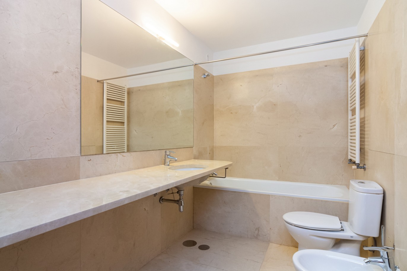 Rehabilitated 4 bedroom apartment, for sale, in Ramalde, Porto, Portugal_216506