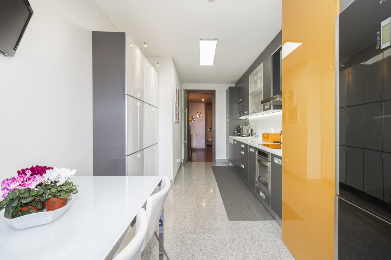 Apartamento T3 com vistas rio e mar, para venda, em Vila Nova de Gaia_216921