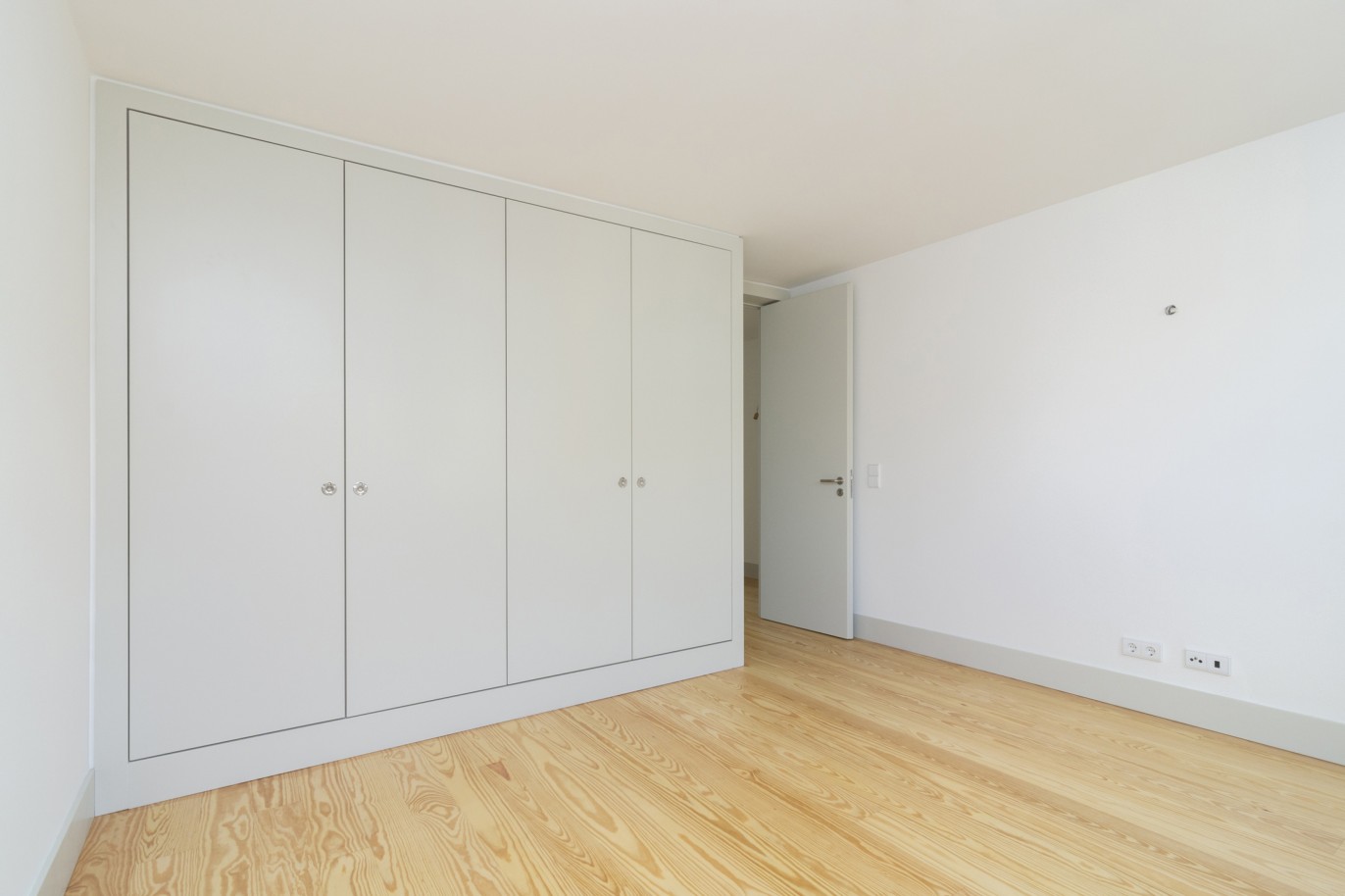 New triplex apartment, for sale, in the Center of Porto, Portugal_217025