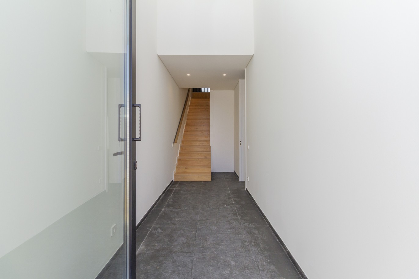 Verkauf: neue 4-Zimmer-Villa mit Innenhof und Balkonen in Aldoar, Porto, Portugal_217094