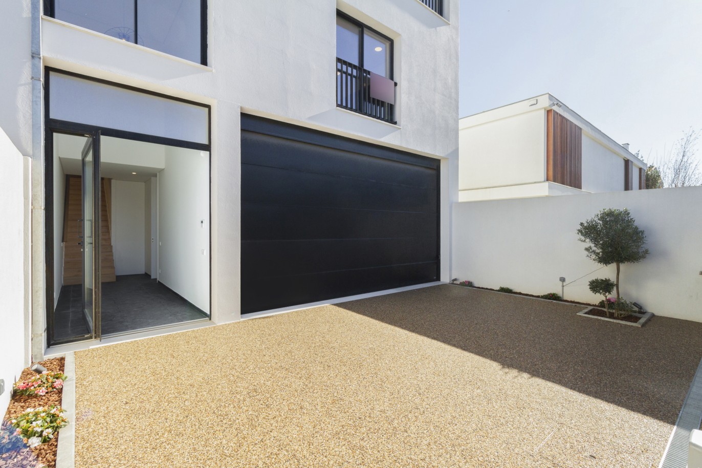 Venta: nueva villa de 4 dormitorios con patio y balcones en Aldoar, Porto, Portugal_217096