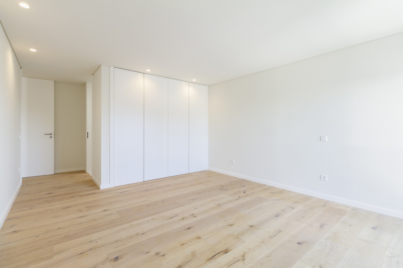 Verkauf: neue 4-Zimmer-Villa mit Innenhof und Balkonen in Aldoar, Porto, Portugal_217110