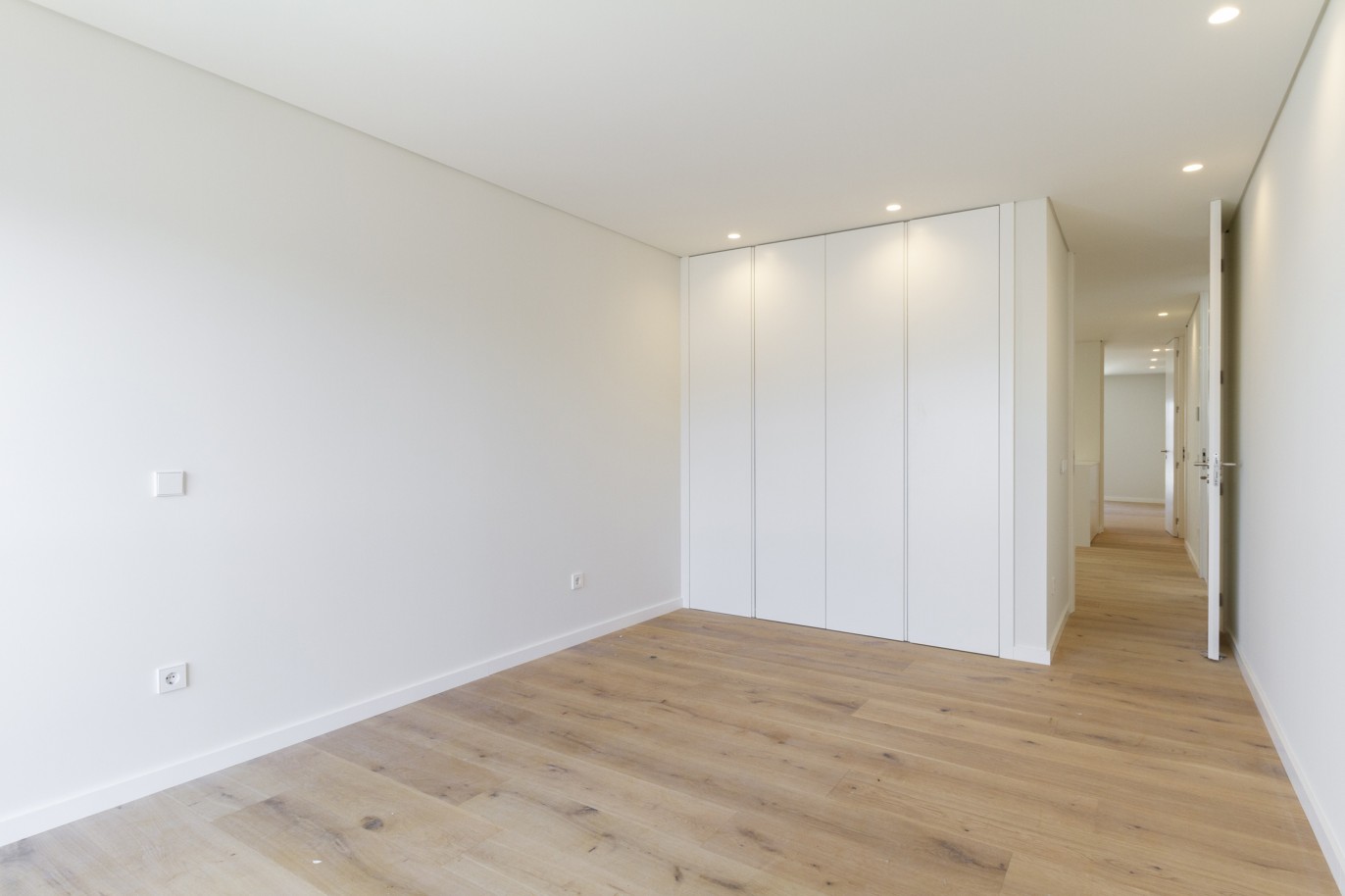 Verkauf: neue 4-Zimmer-Villa mit Innenhof und Balkonen in Aldoar, Porto, Portugal_217113
