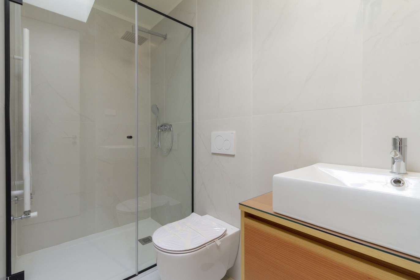 Verkauf: neue 4-Zimmer-Villa mit Innenhof und Balkonen in Aldoar, Porto, Portugal_217114
