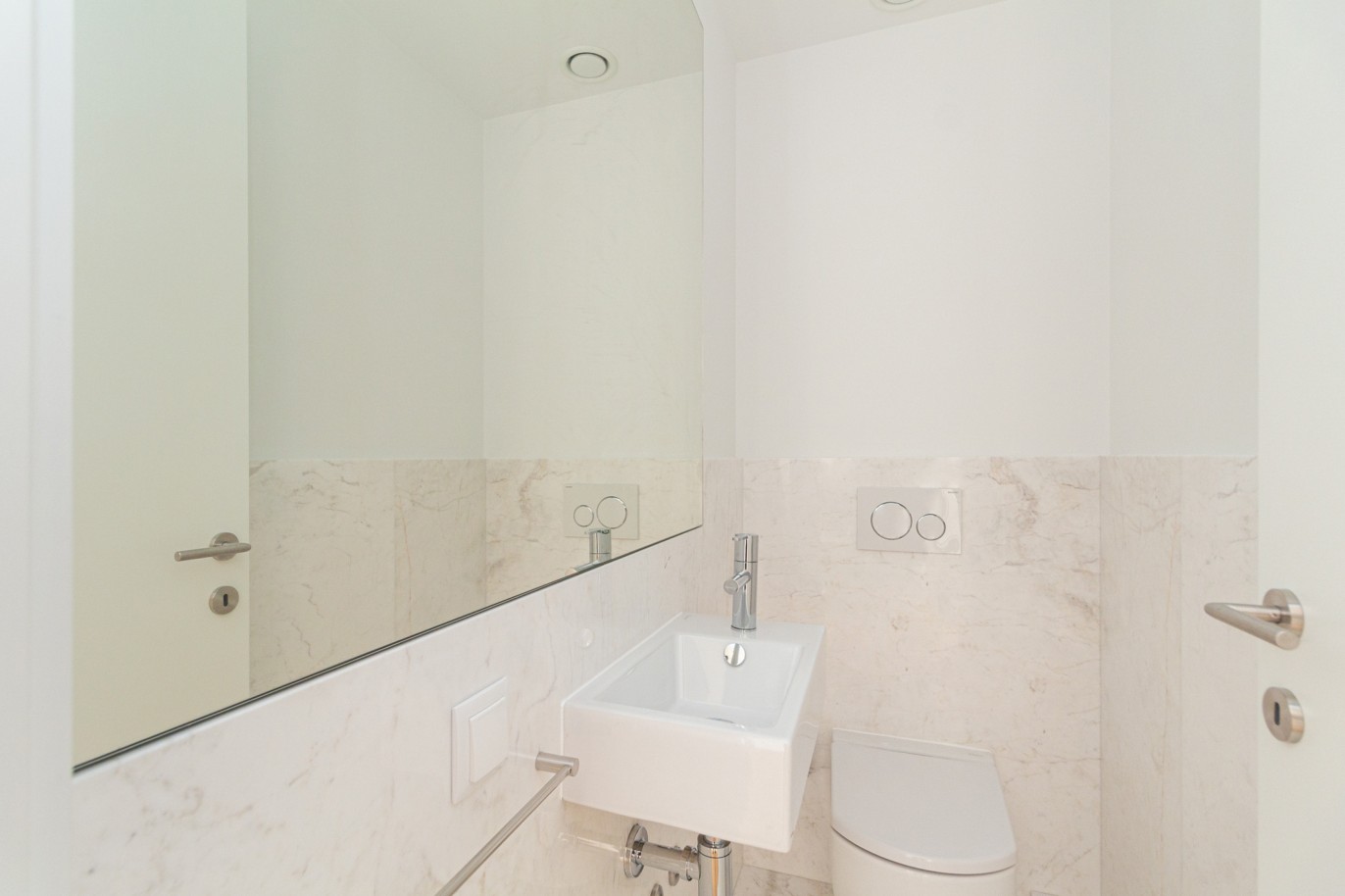 New 2 bedroom villa in private condominium, for rent, near the river, Porto, Portugal_217209