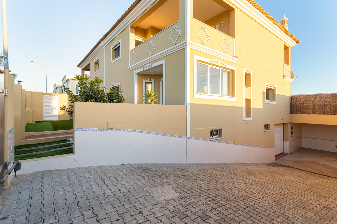 Villa de 4 dormitorios en zona de prestigio, en venta en Almancil, Algarve_217648