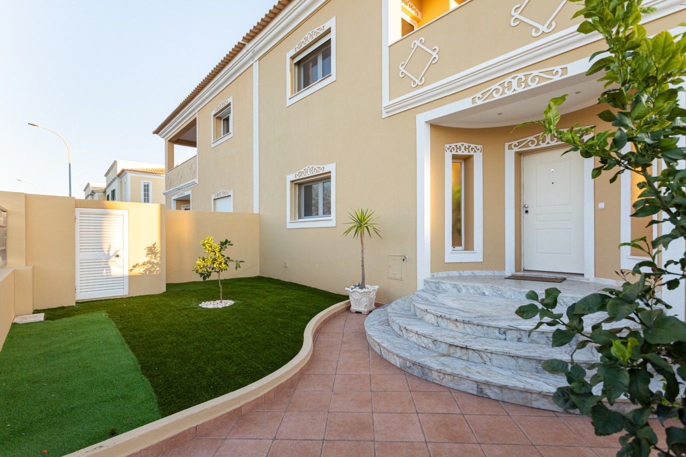 Villa de 4 dormitorios en zona de prestigio, en venta en Almancil, Algarve_217649