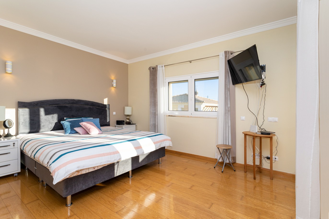 Villa de 4 dormitorios en zona de prestigio, en venta en Almancil, Algarve_217659