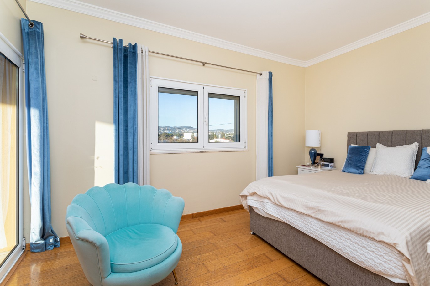 Villa de 4 dormitorios en zona de prestigio, en venta en Almancil, Algarve_217662