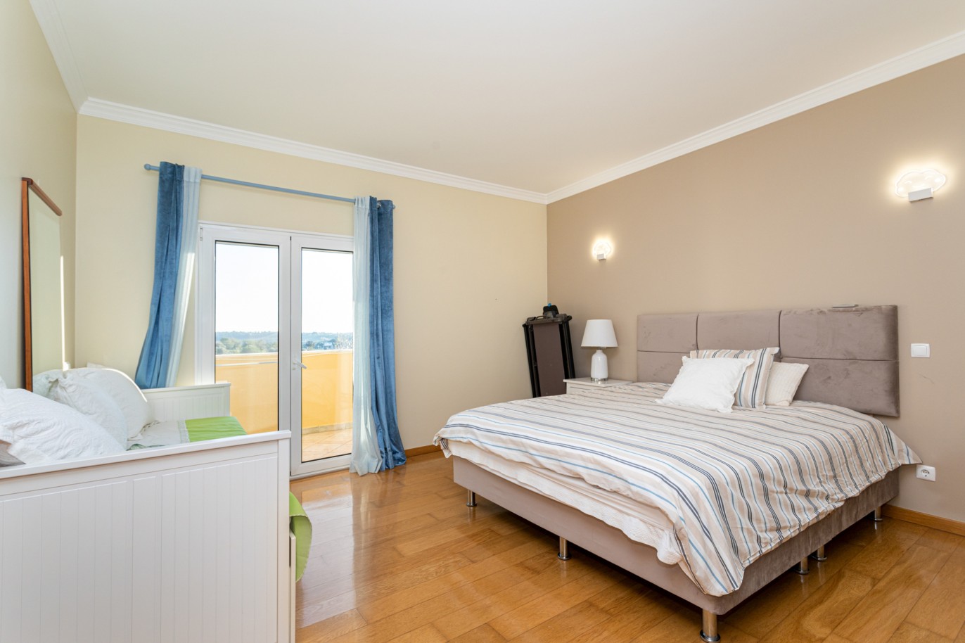 Villa de 4 dormitorios en zona de prestigio, en venta en Almancil, Algarve_217663