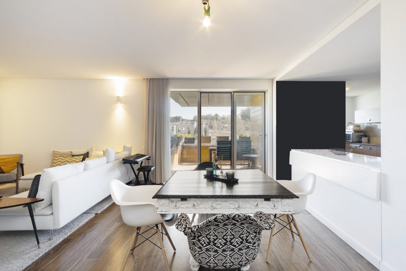 Apartamento moderno com varanda e vistas rio, para venda, no Porto_218033
