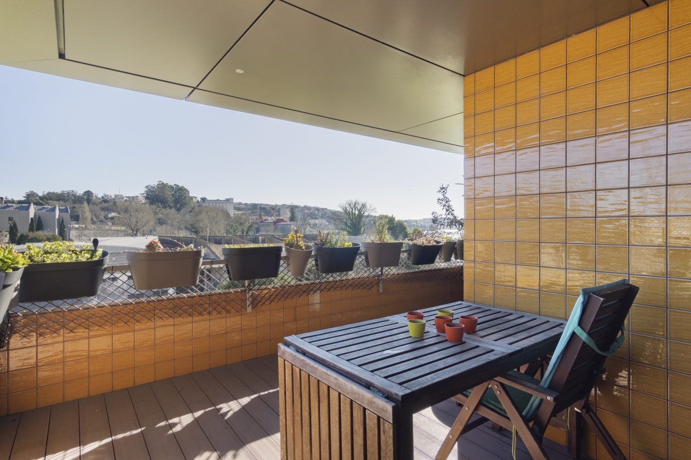 Apartamento moderno com varanda e vistas rio, para venda, no Porto_218052