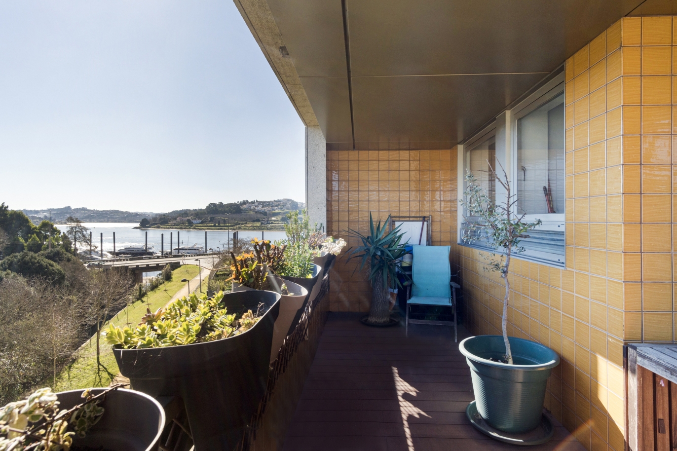 Apartamento moderno com varanda e vistas rio, para venda, no Porto_218053