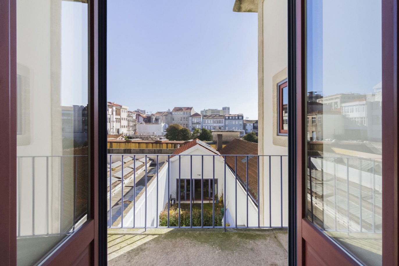 Piso de 1+1 dormitorios con balcón, en venta, en Baixa do Porto, Portugal_218124